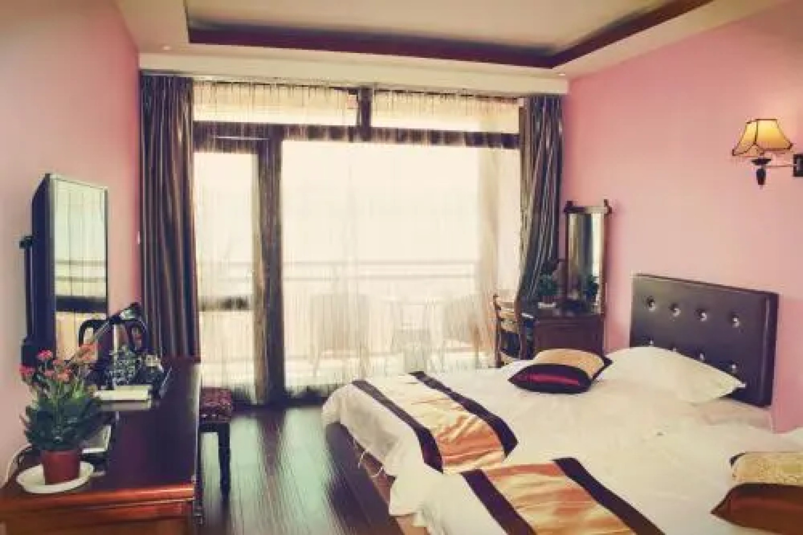 Sunshine Holiday Inn