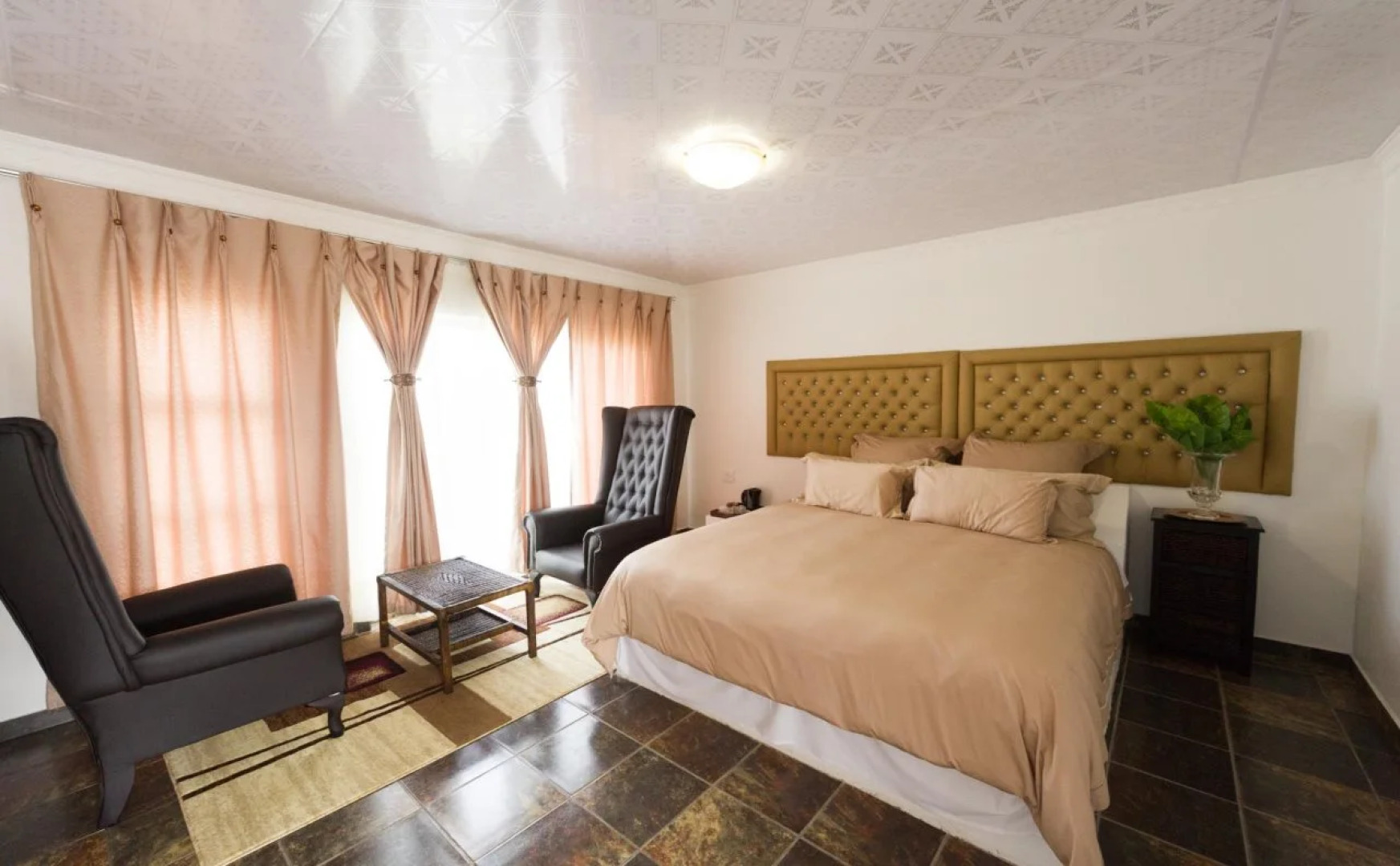 Fullmoon Paradise Lodge