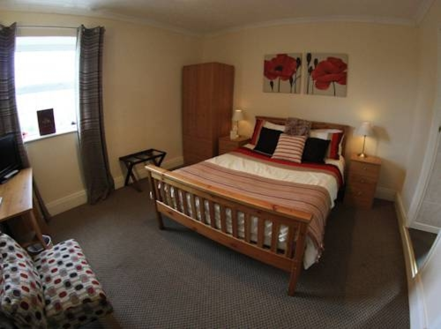 The Three Horseshoes