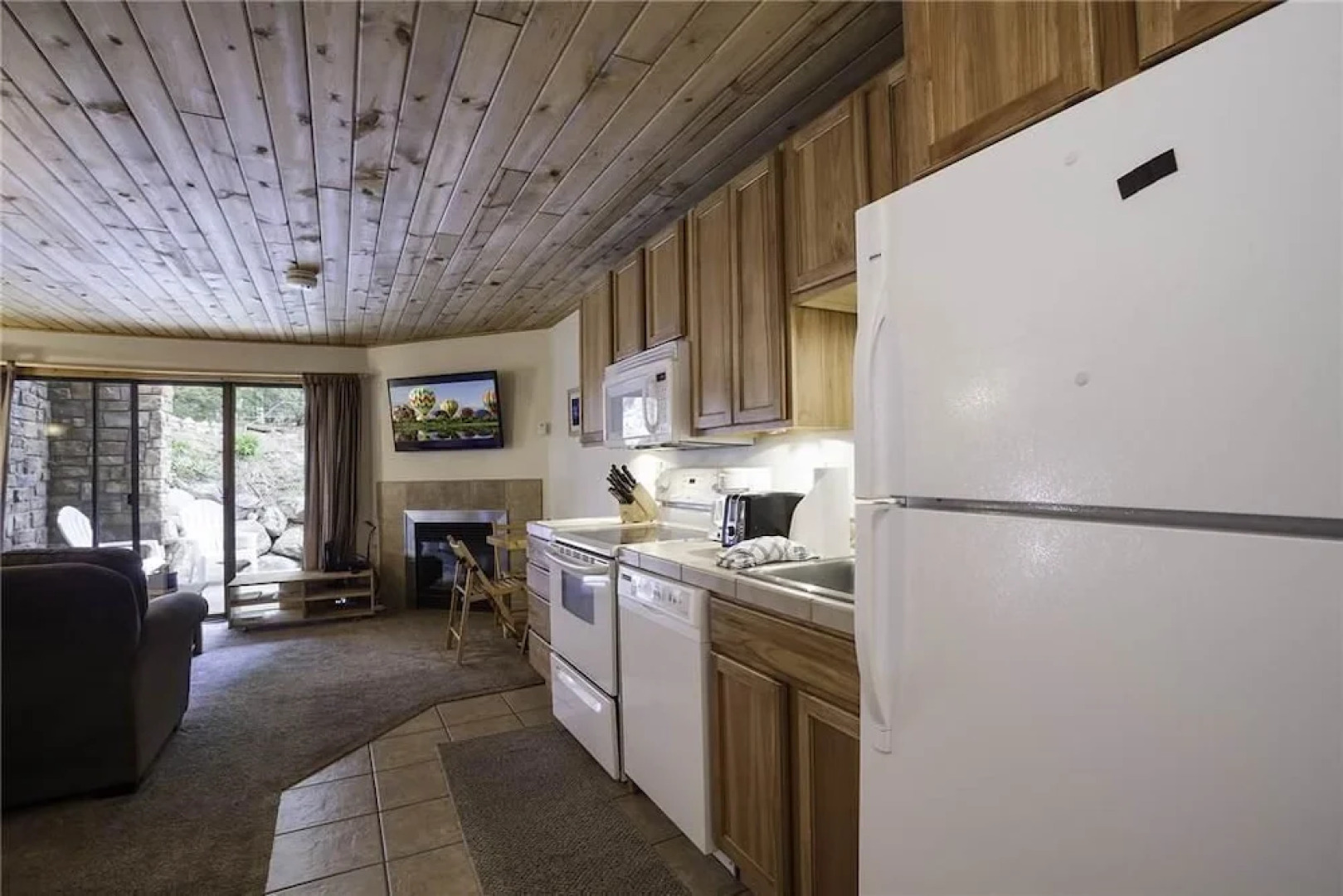 Scandinavian Lodge And Condominiums by Pioneer Ridge Mgmt