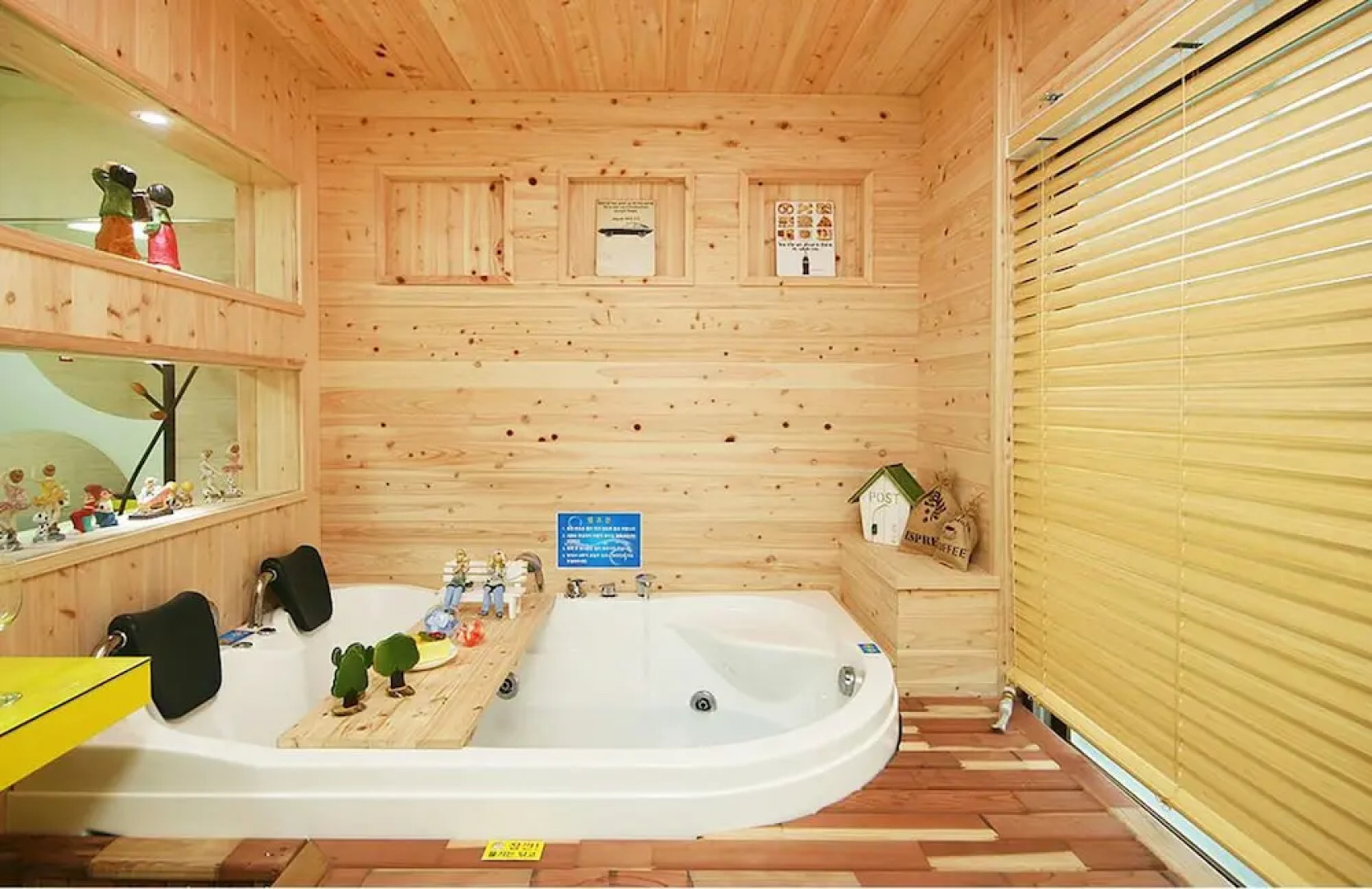 Geoje Arms on Shoulder Pension