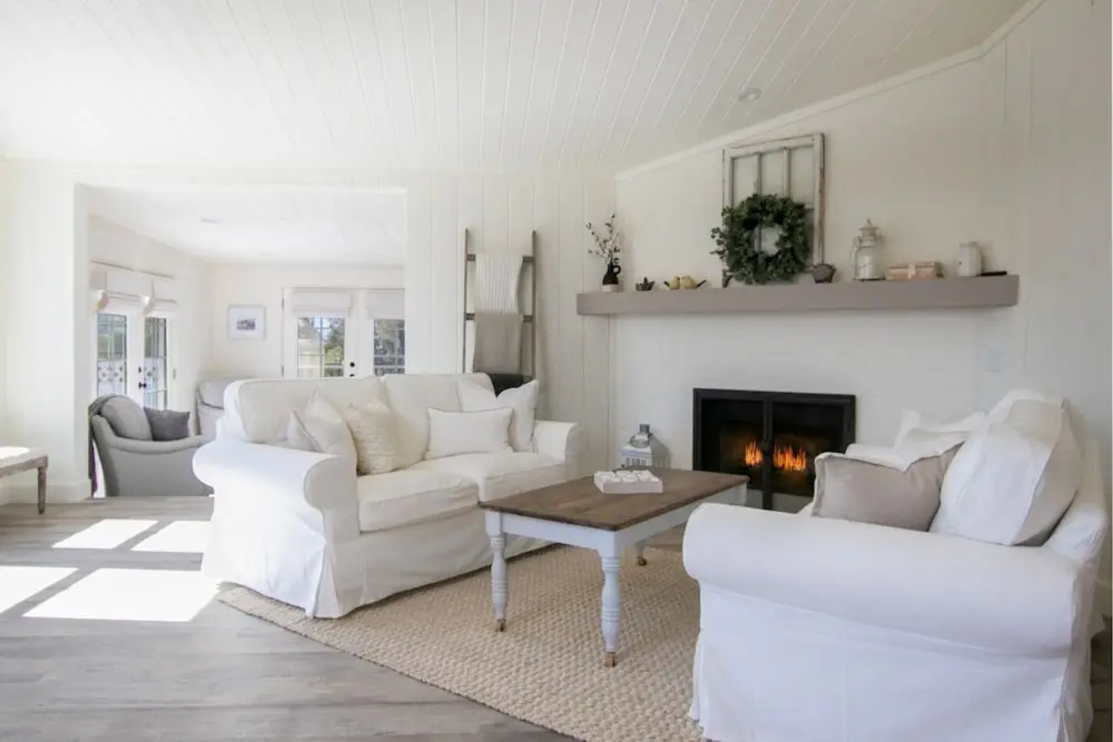 New Listing! Opulent W/ Hot Tub, Guest Suite 4 Bedroom Home