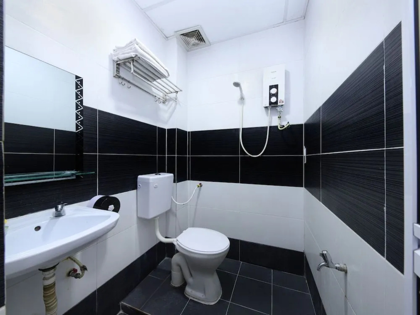 OYO 89702 Md Hotel Masai