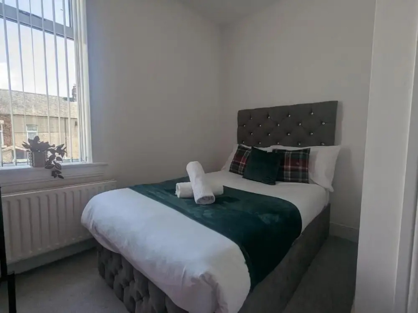 Charming Newcastle Home With Garden, Perfect for Families & Contractors