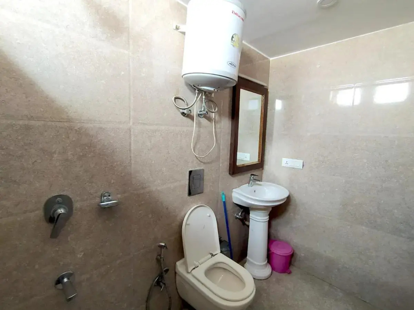 Hotel Samrat - On Mall Road