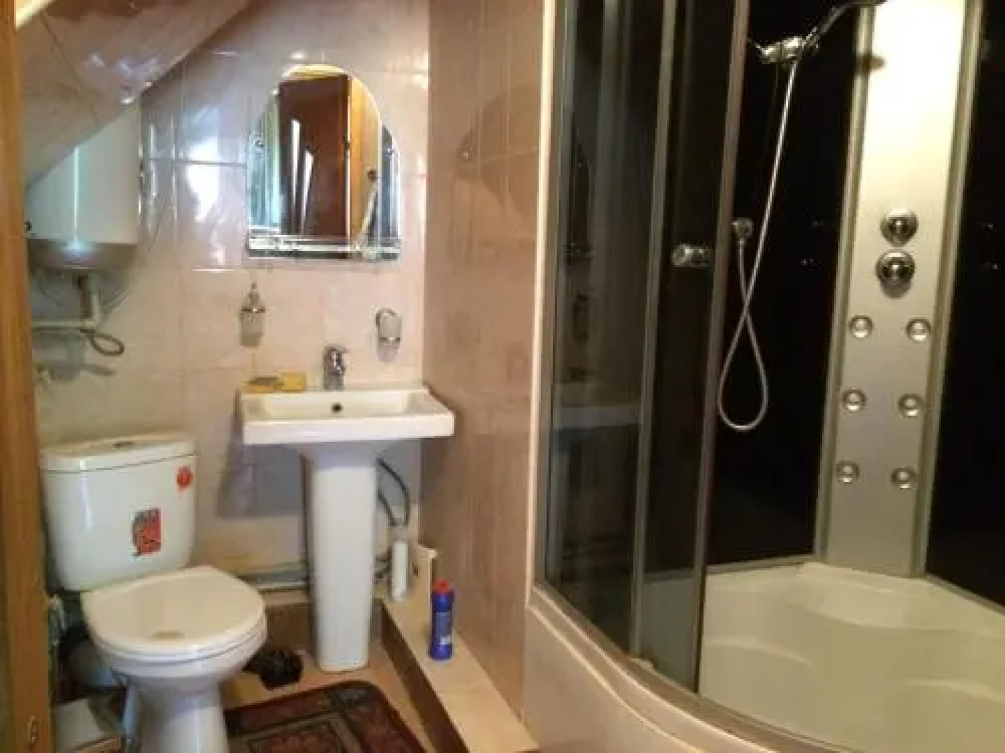 Частный дом с номерами и отдельной кухней