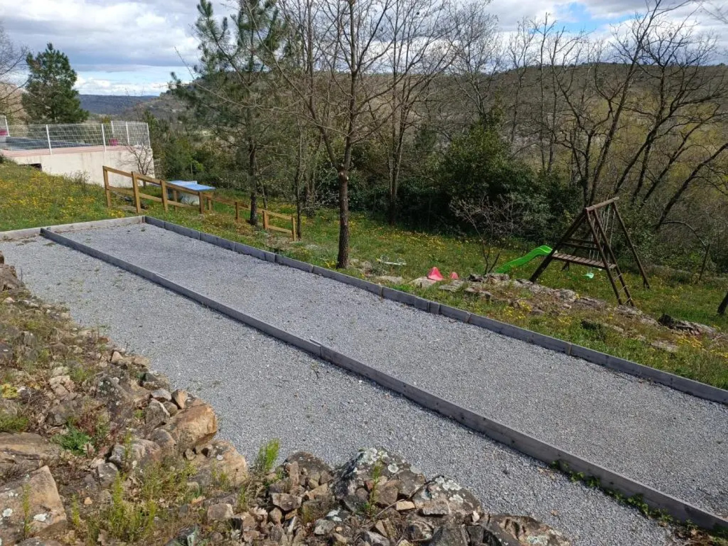 Joyeuse appart mas des chênes