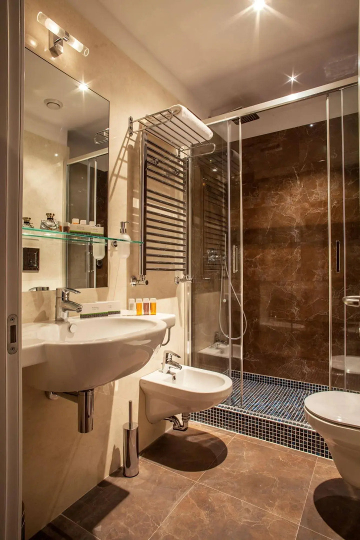Floris Hotel