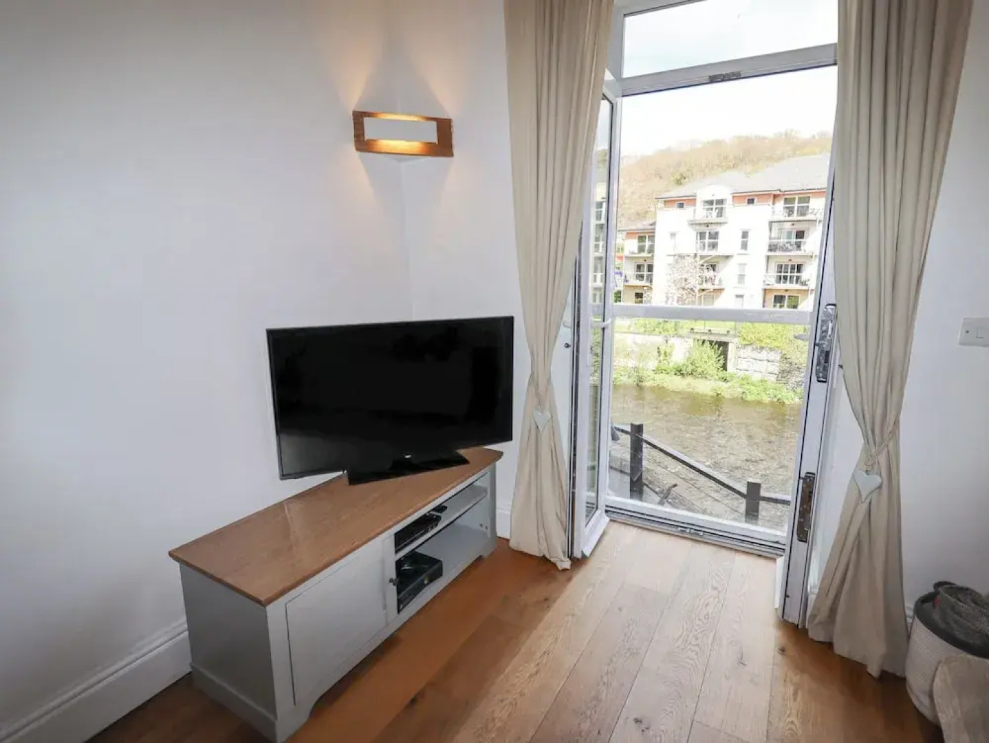 No. 9 On The Riverbank