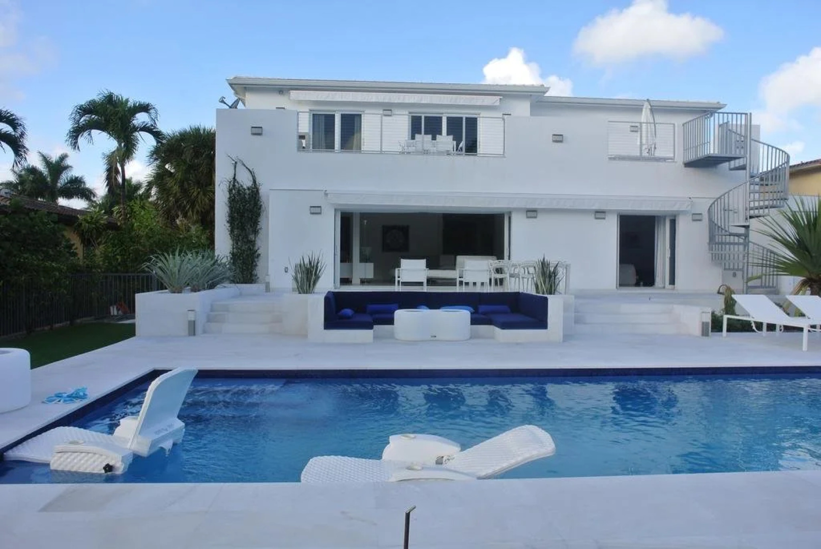 Pytis house