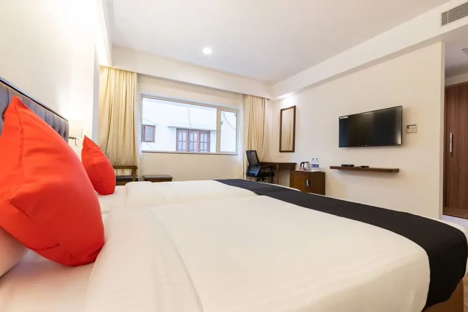 Capital O 43703 Thechi Hotels