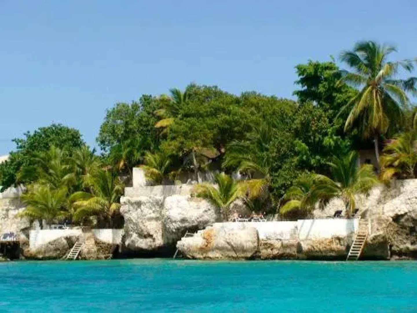 Sun Reef Village on Sea