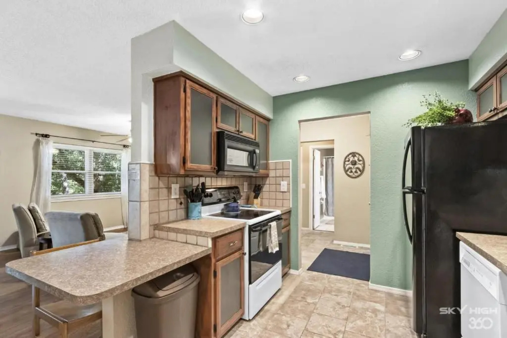 Wooded, Quiet Cottage, Very close to the Back 40