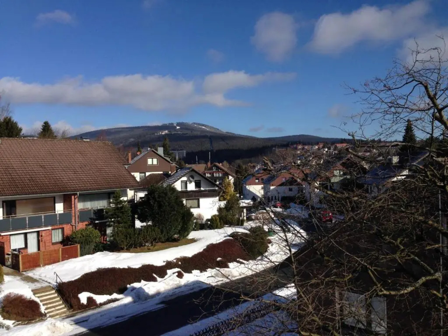 Wurmberg Hexe mit Blick auf den Wurmberg