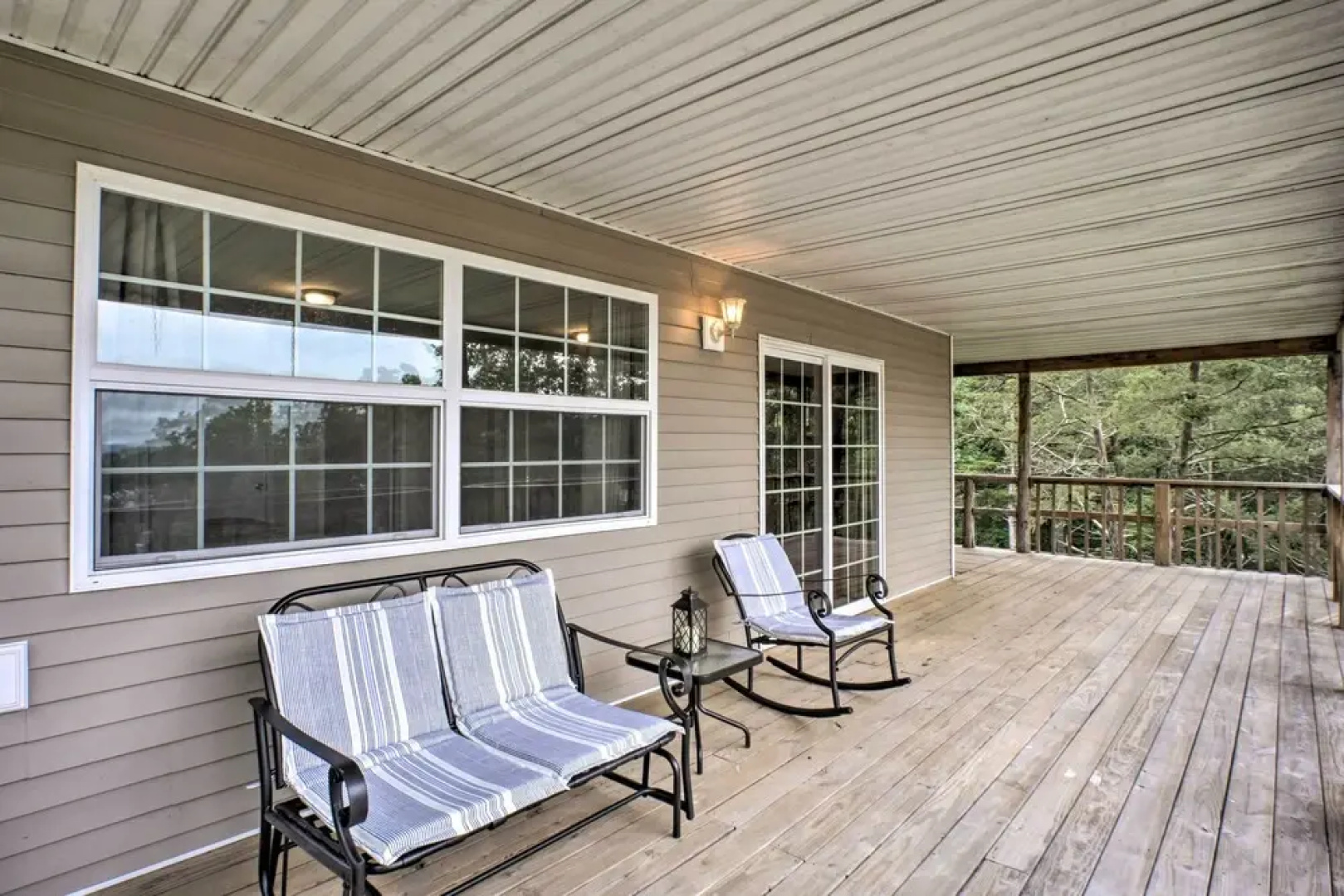 Lakeside Blue Eye Escape w/ Game Room & Hot Tub!