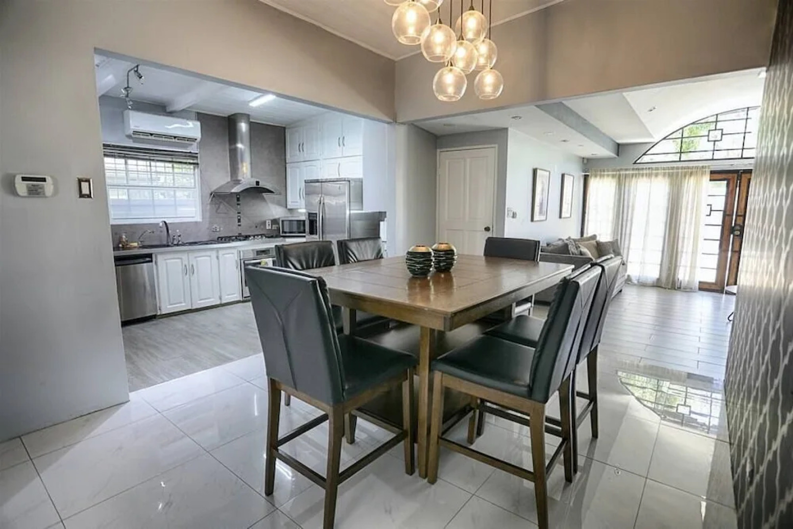 Pool and Jacuzzi Vacation Home