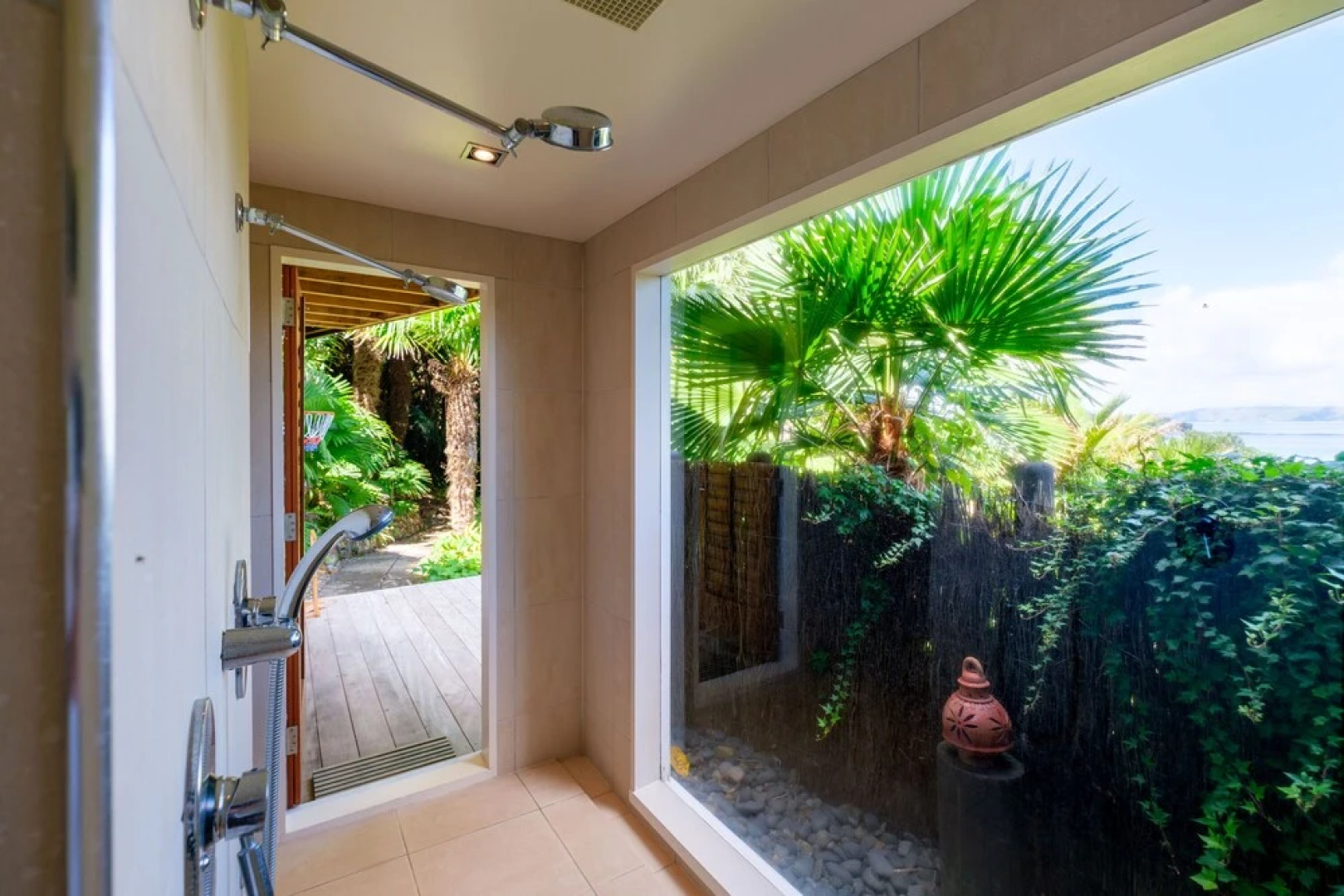 Koi Waiheke with private beach access
