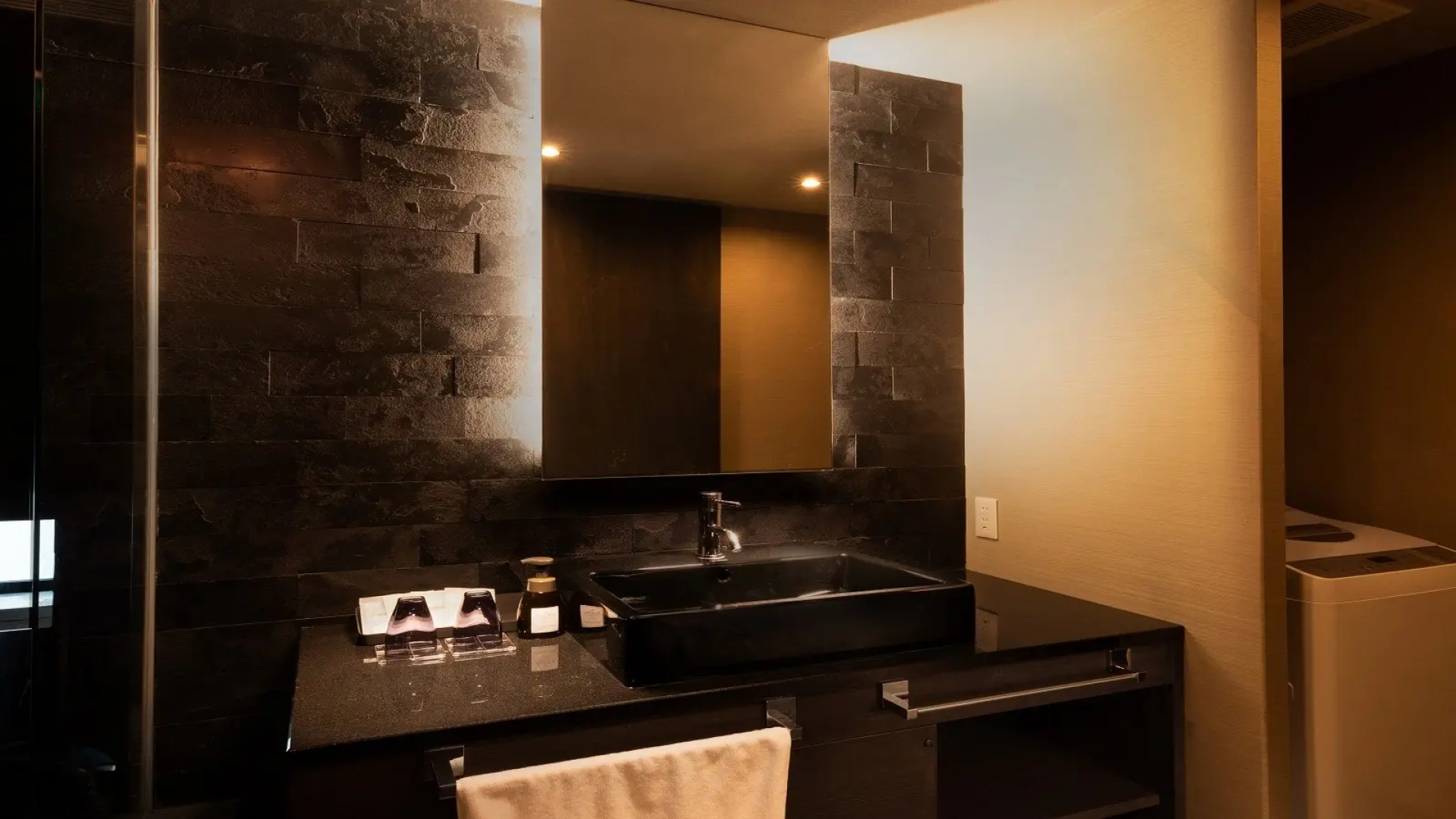 Tsumugi Tojihigashimonmae