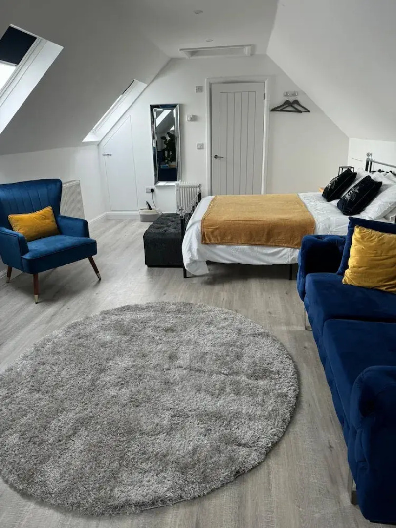 Tranquil Loft Apartment Overlooking Countryside