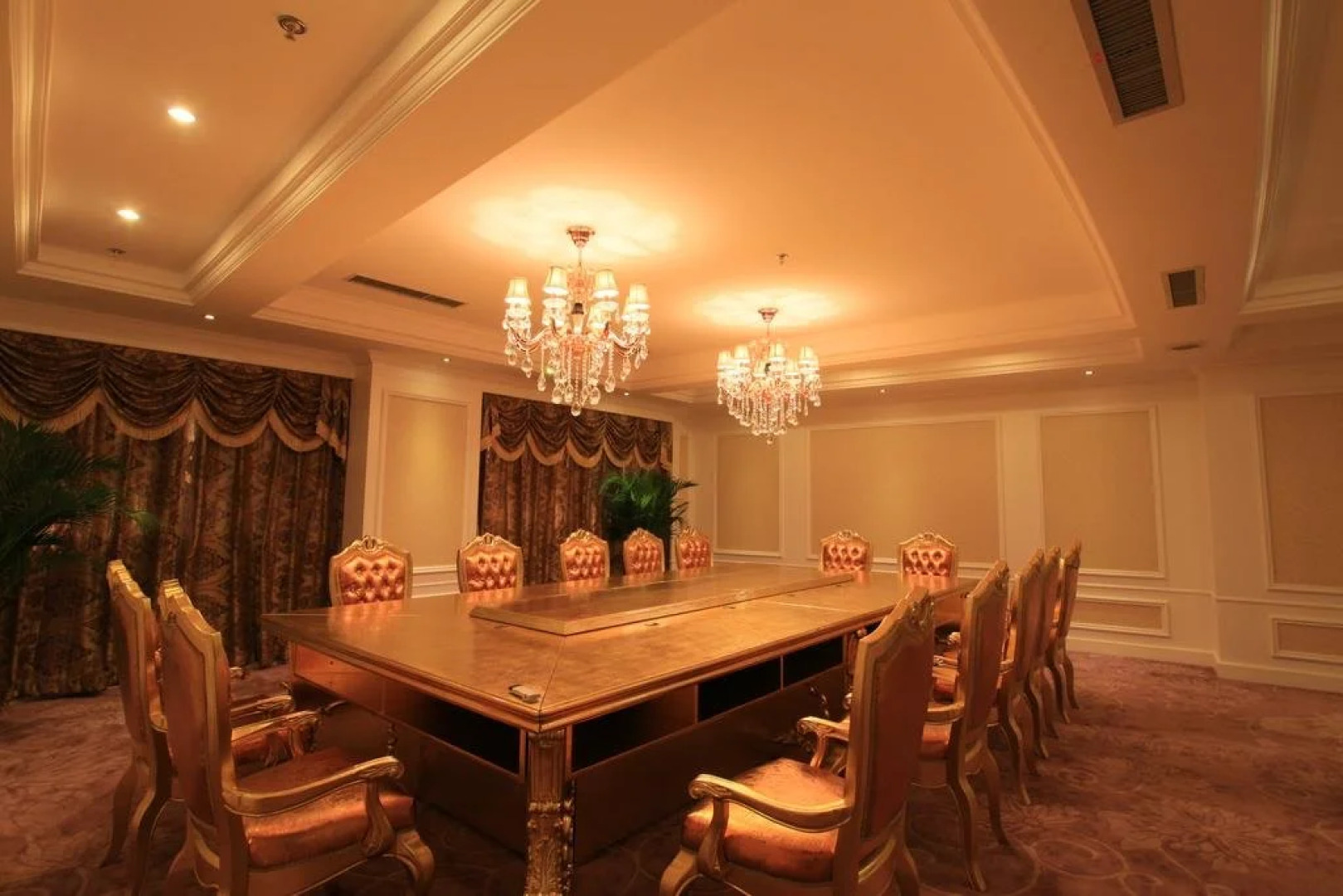 Zhangjiakou HongHao Holiday Hotel