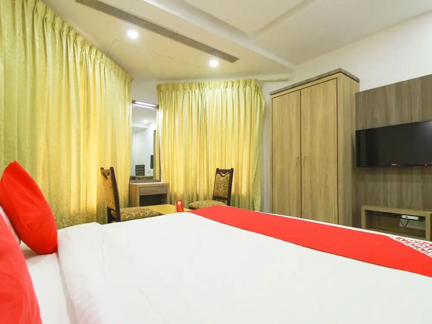 OYO 28567 Krishna Holiday Village