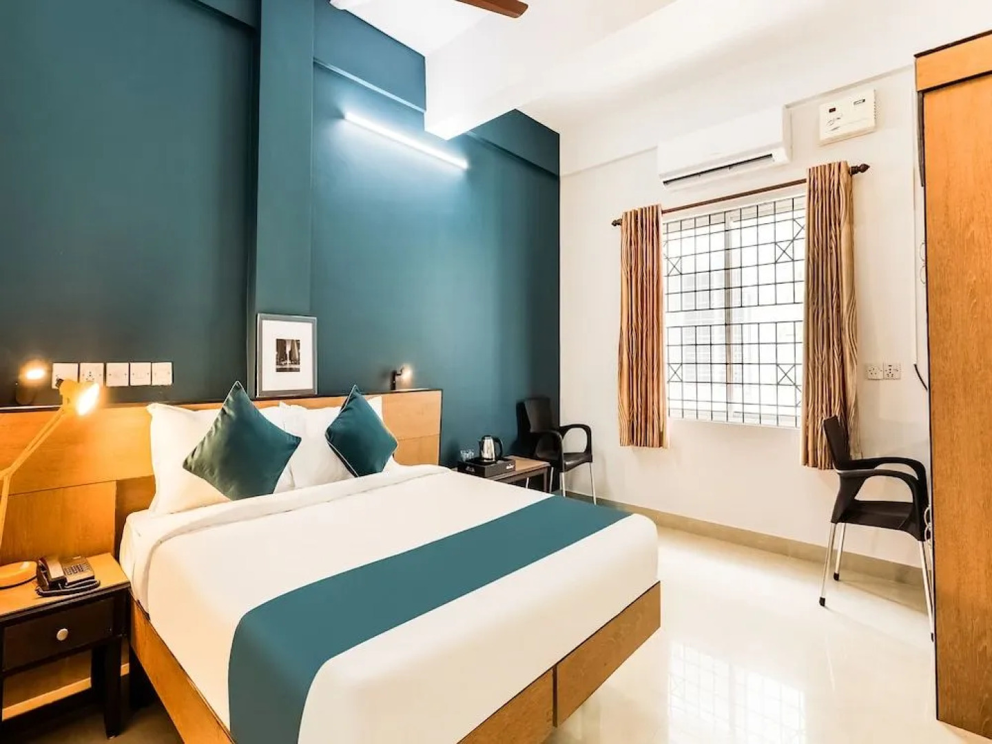 SilverKey Executive Stays 45762 Accadia Residency