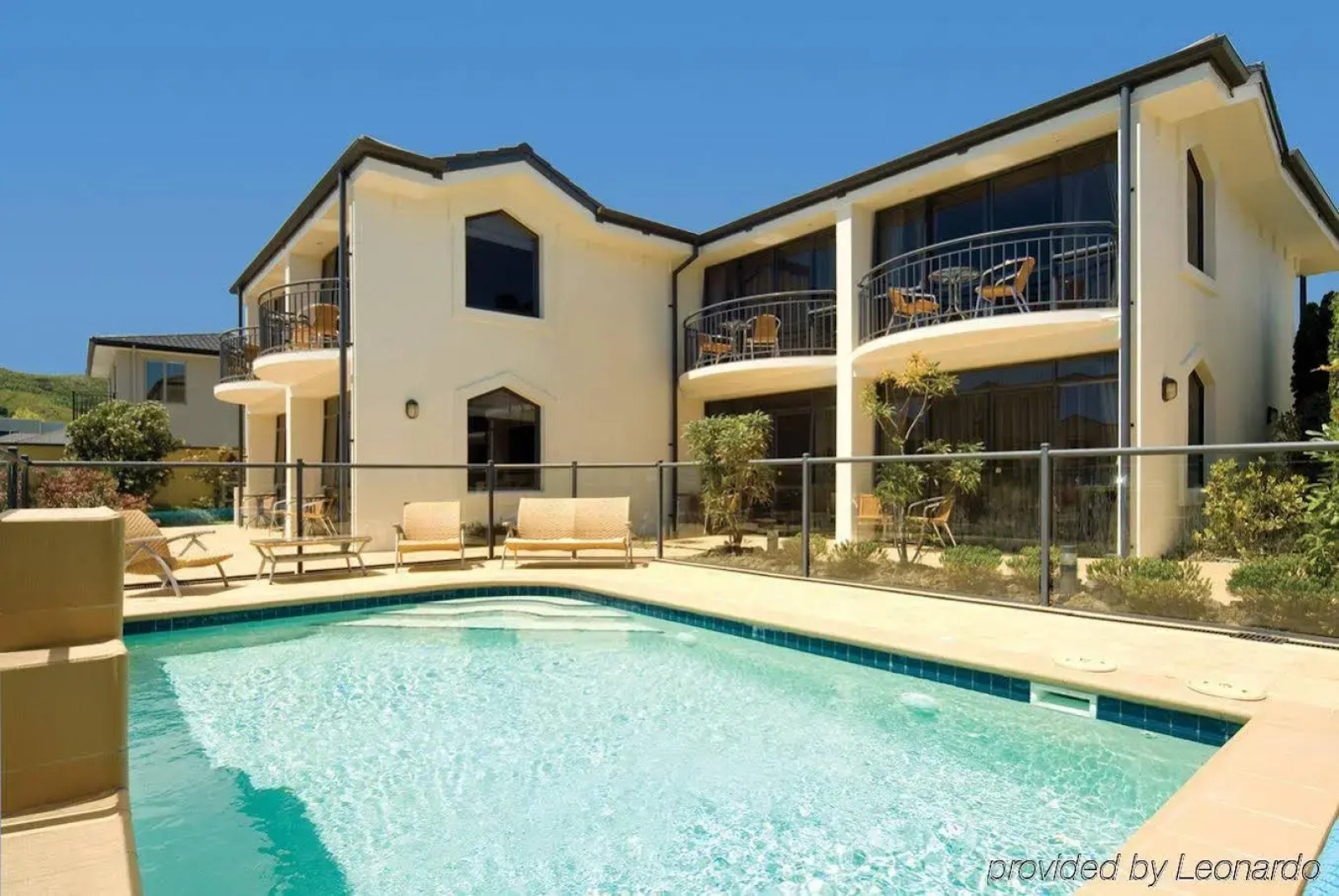 DeLorenzo's Studio Apartments