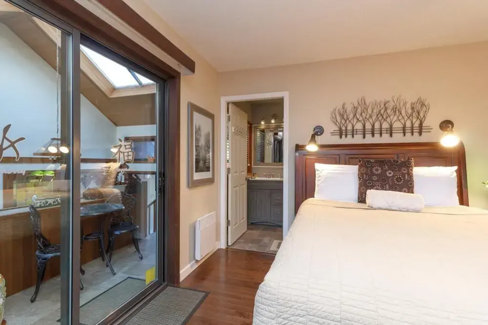 Cole's Bay Vacation Retreat Library Room