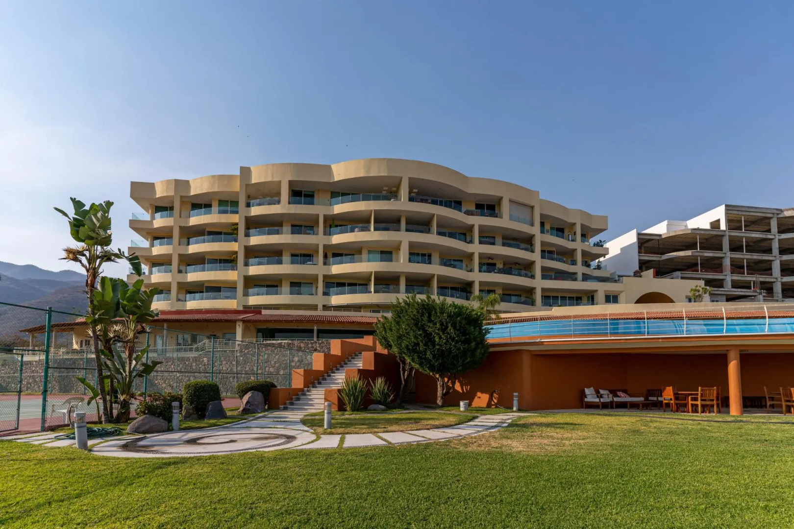 Luxury Private Resort 2-br 2-wr Condo w Breath Taking Lake Views