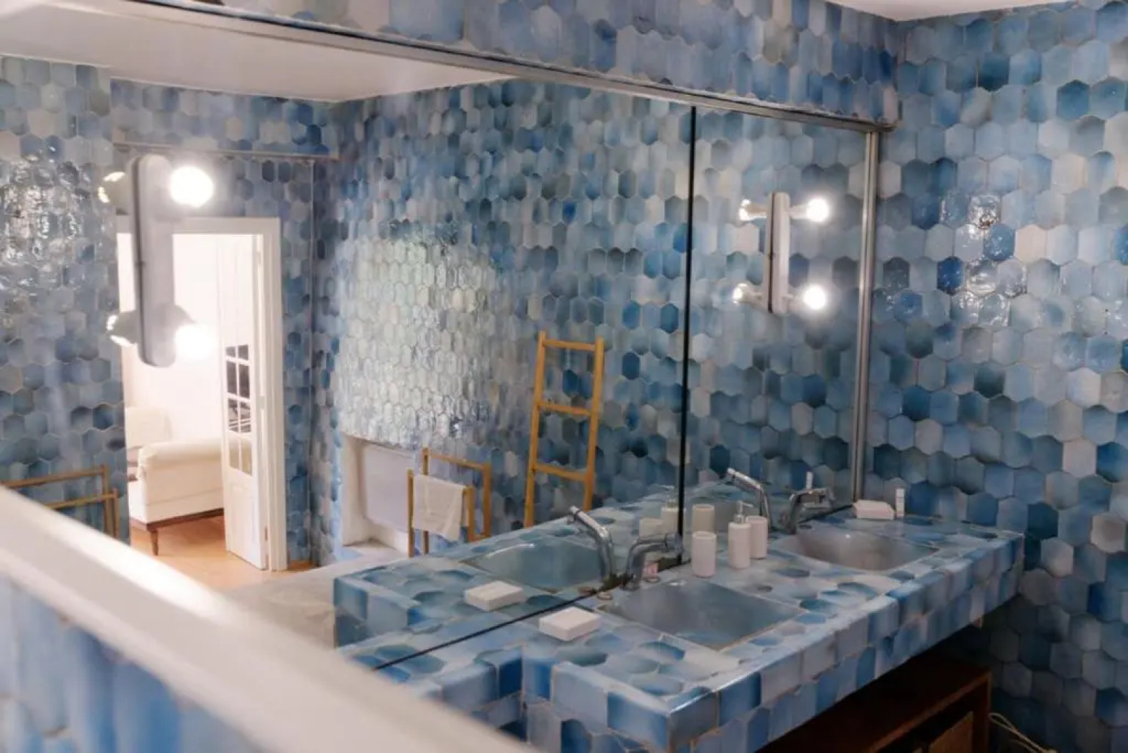 Charming farmhouse in a quiet area with a parking in the courtyard