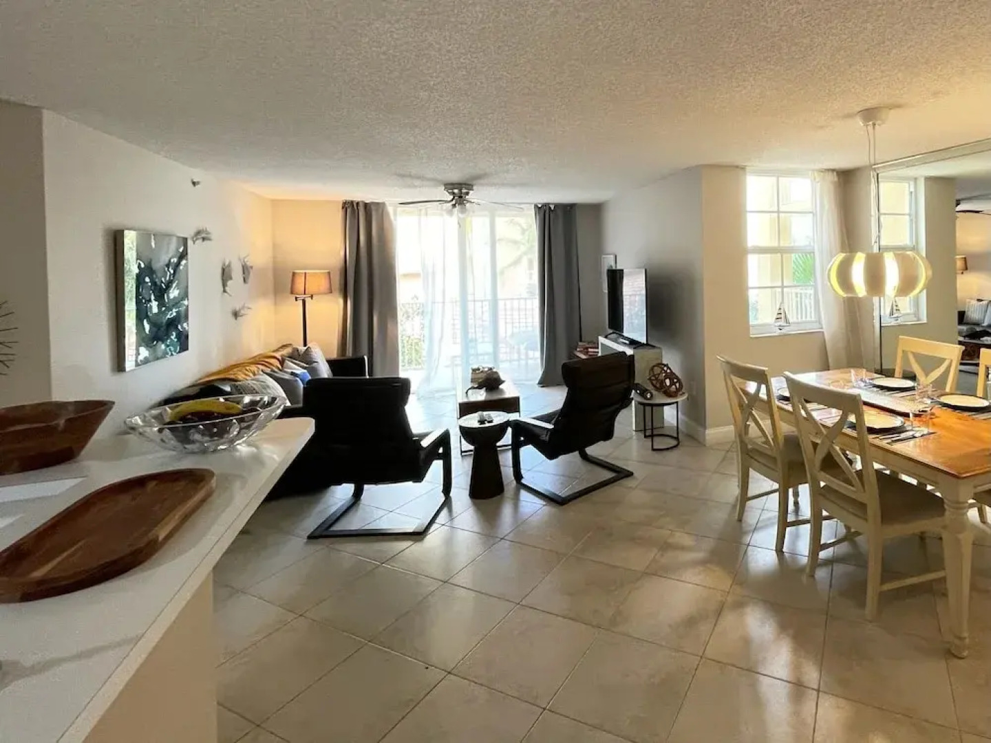 Exclusive Condo 10 Min to the Beach