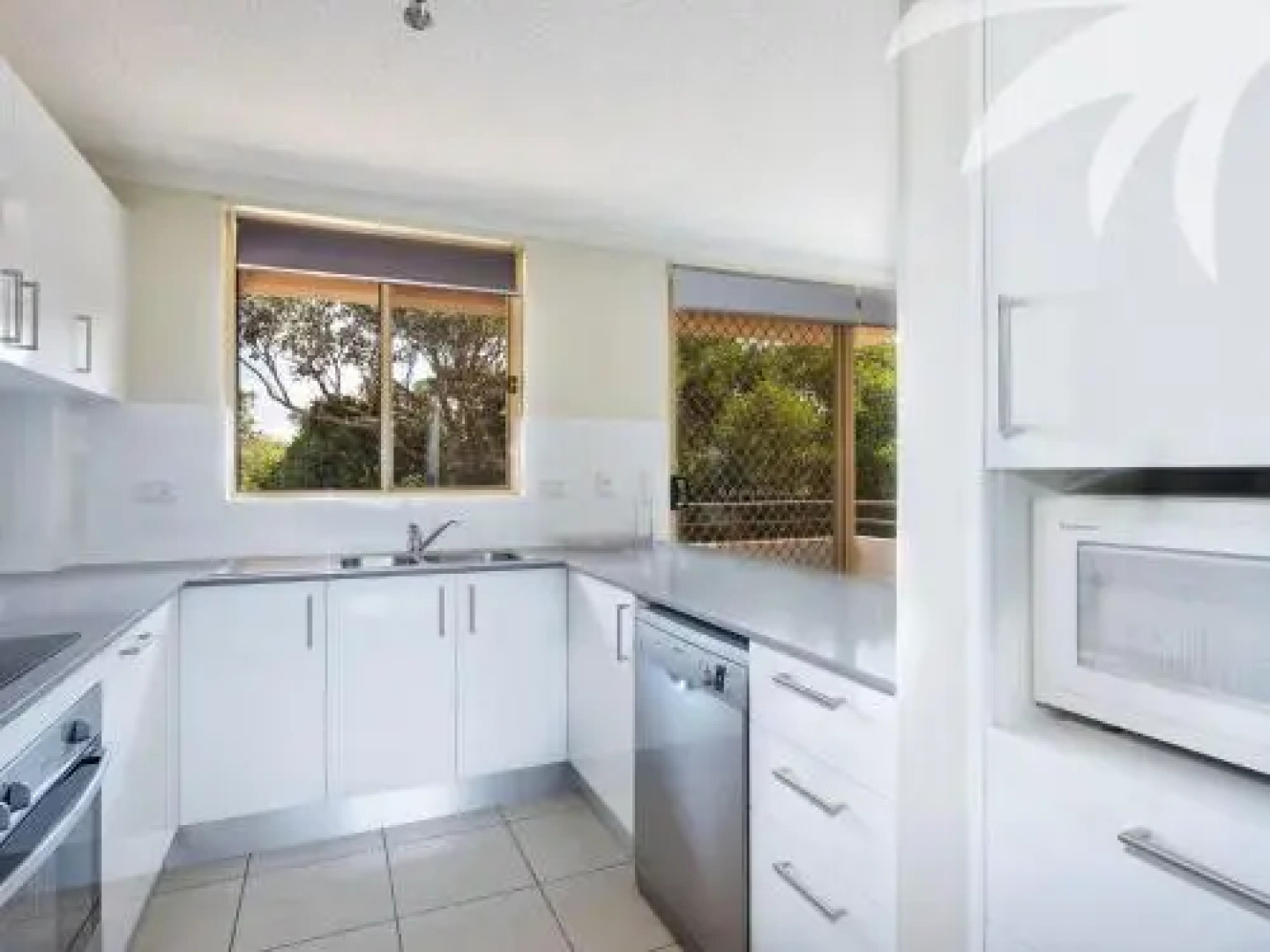 Breezes - Oceanside 17