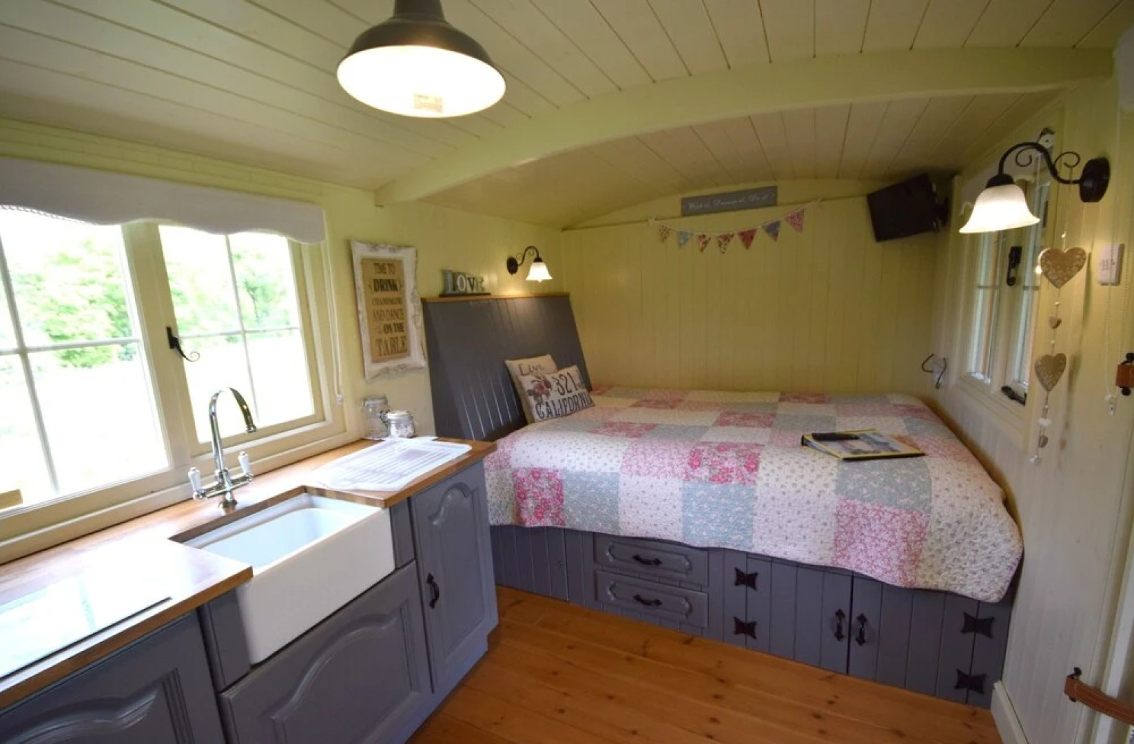 Keepers Cosy, Shepherds Hut , Alresford 491853