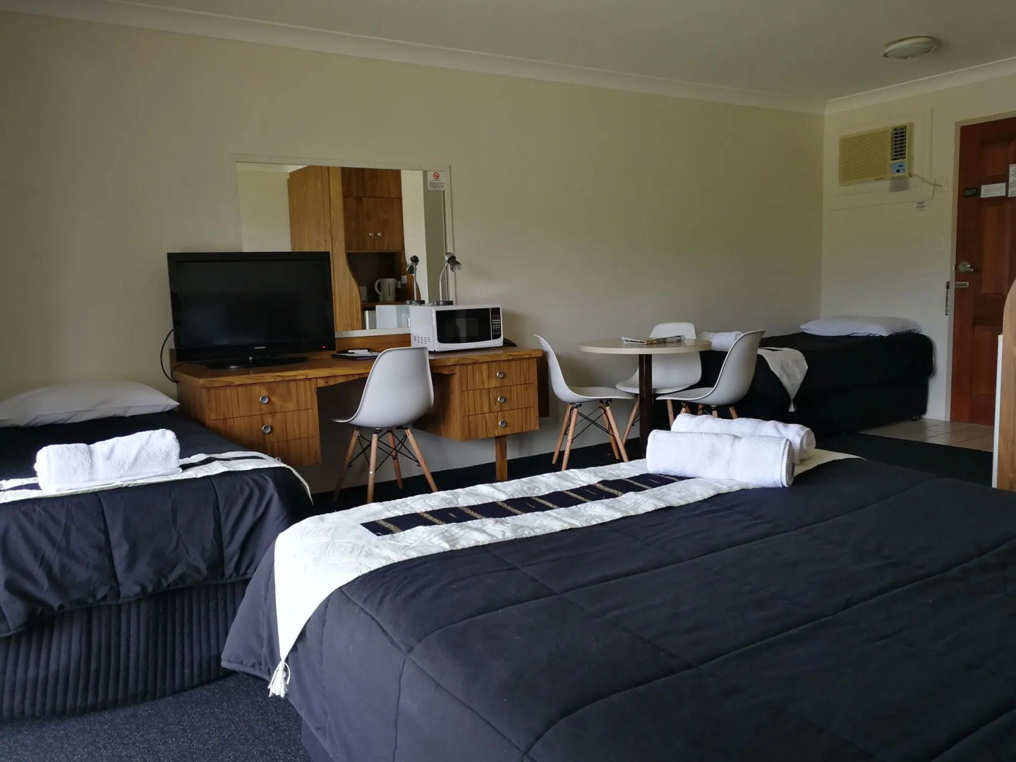 Lakeside Lodge Motel