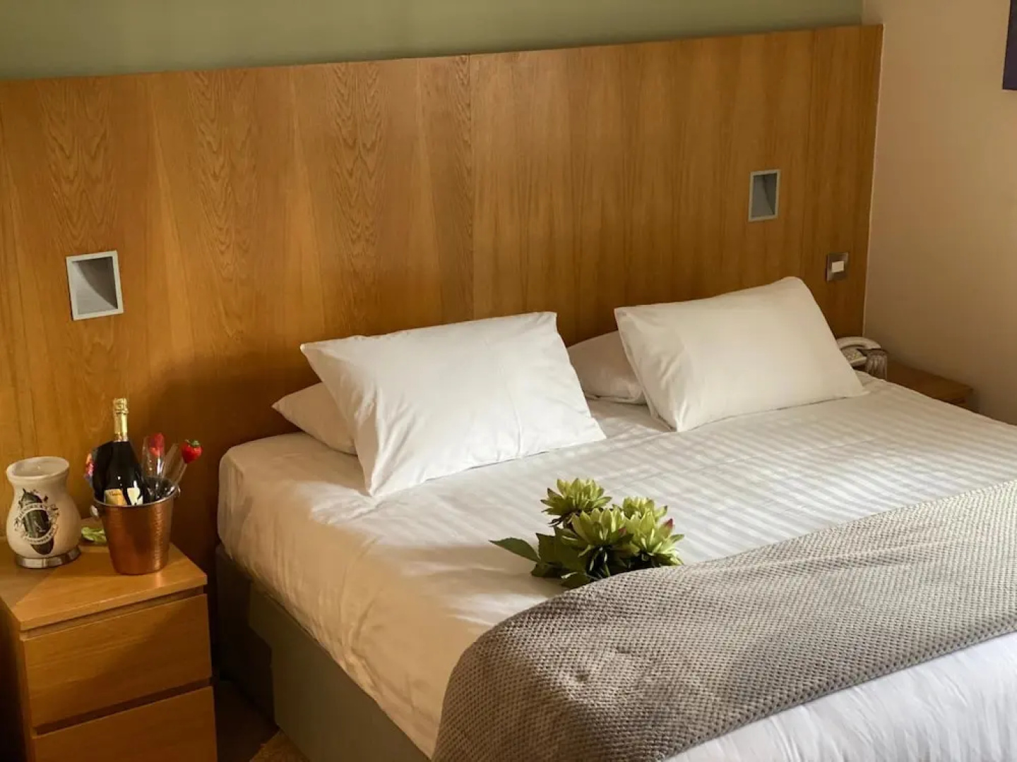 Rooms at 1703