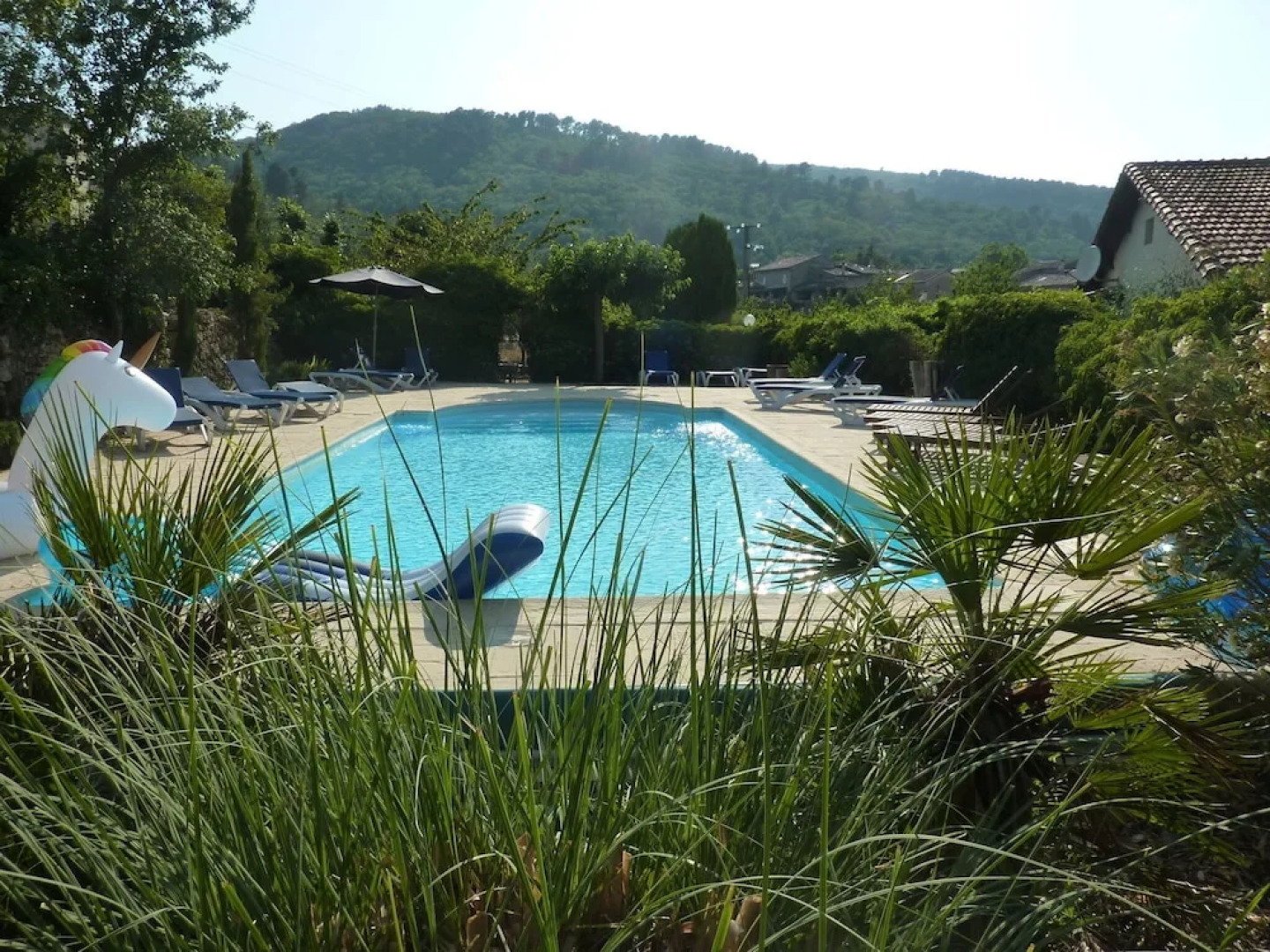 Pretty Holiday Home in Courry With Swimming Pool
