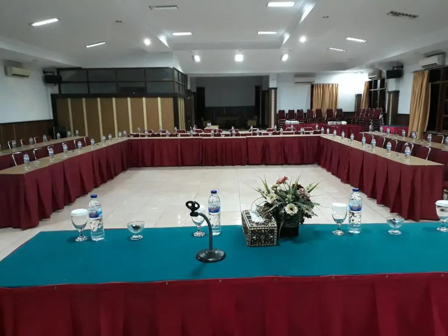 BUKIT KENARI Hotel & Restaurant