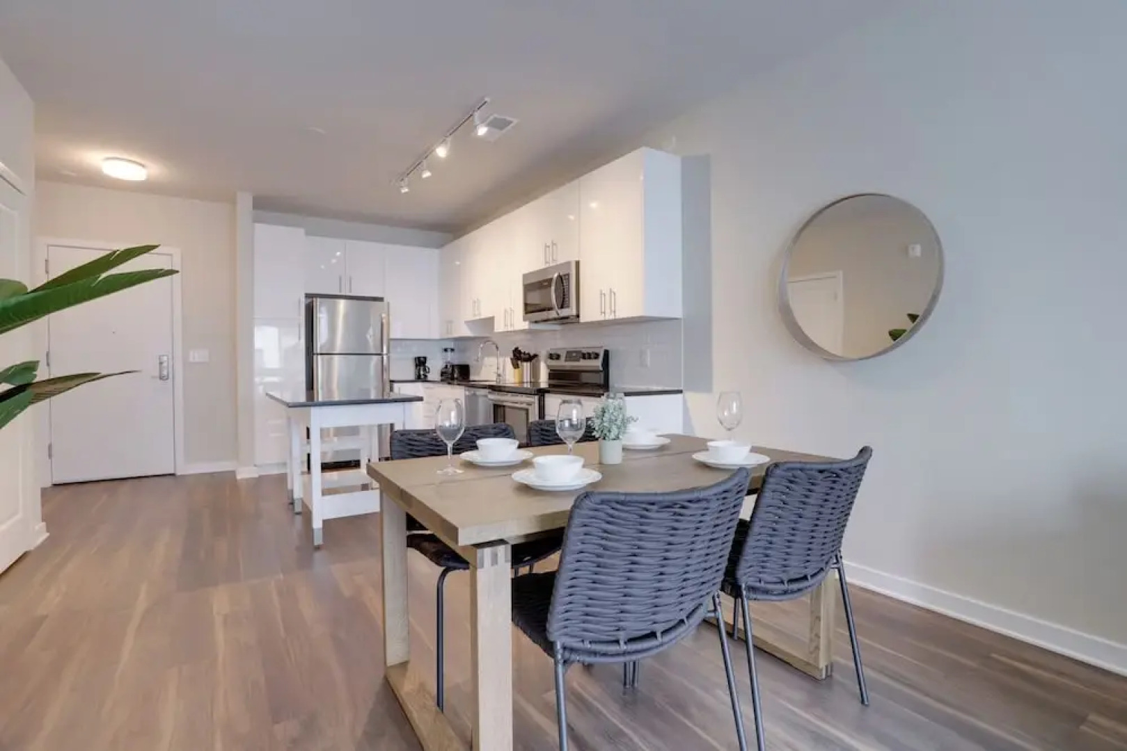 Incredible Apartment Near The Metro