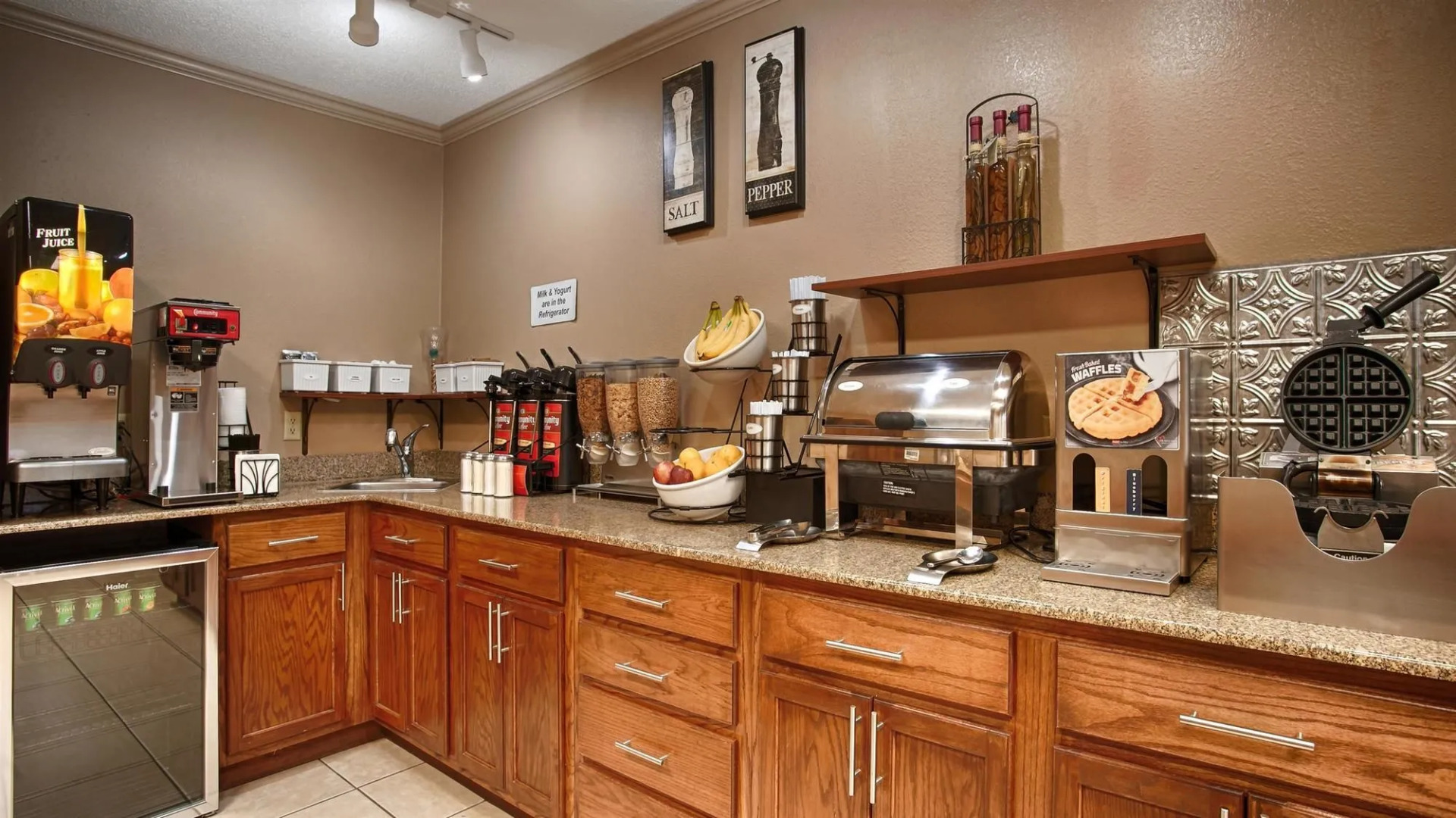 Best Western Delhi Inn