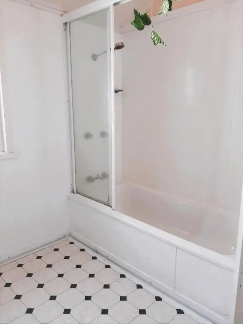 Oakwood House - Entire 4 bedroom house with Foxtel & WiFi