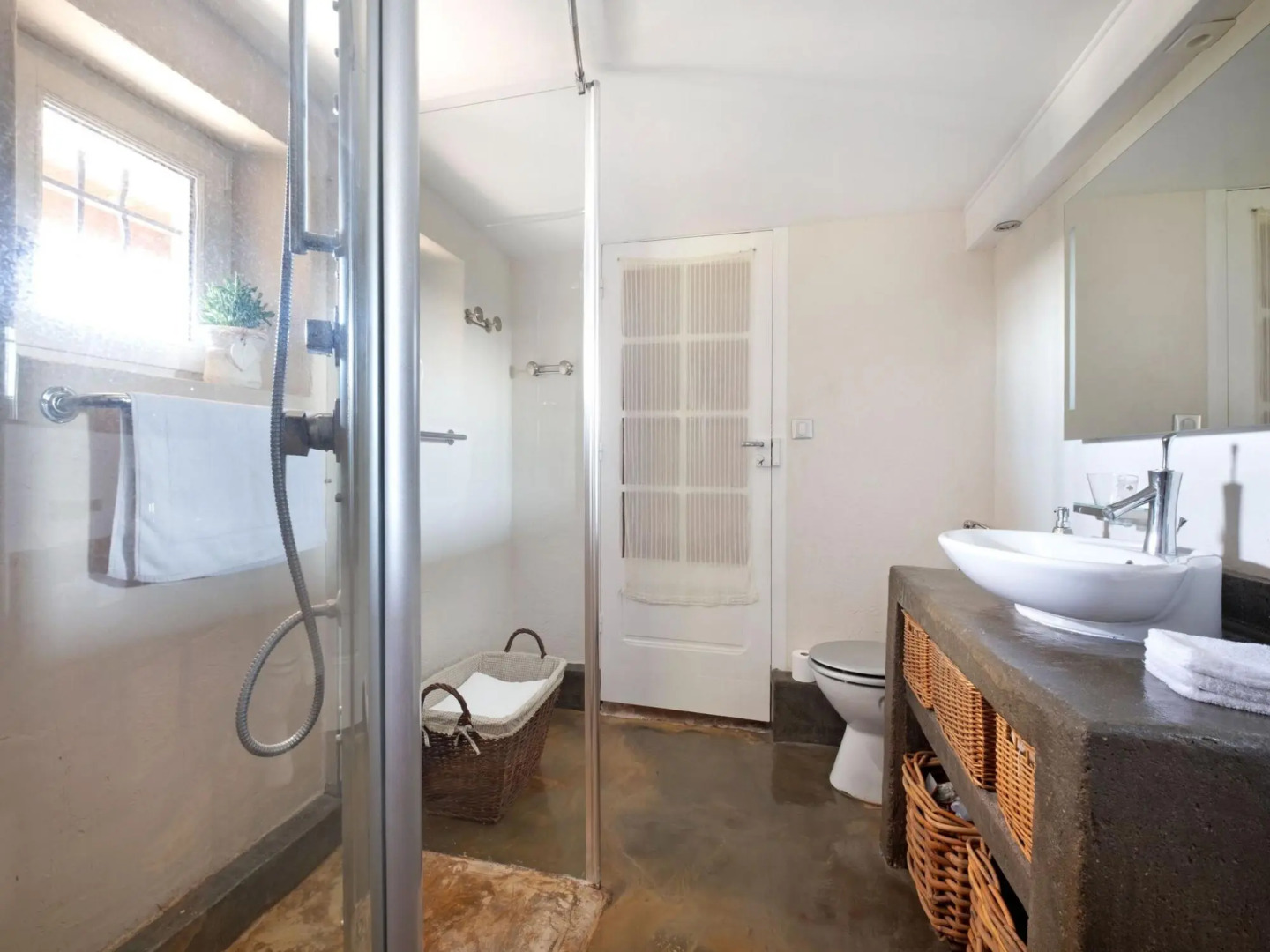 Plush holiday home in Altillac with a private swimming pool