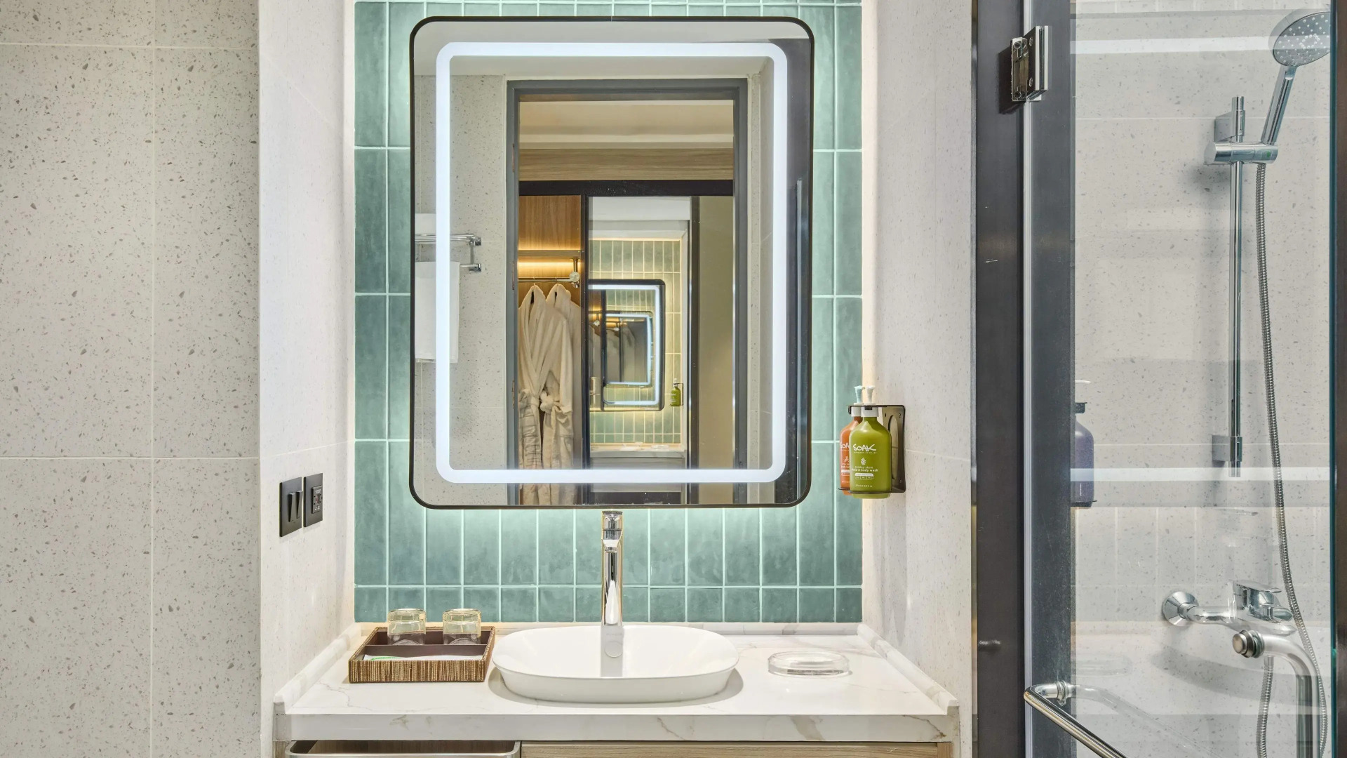 Holiday Inn & Suites Makati by IHG