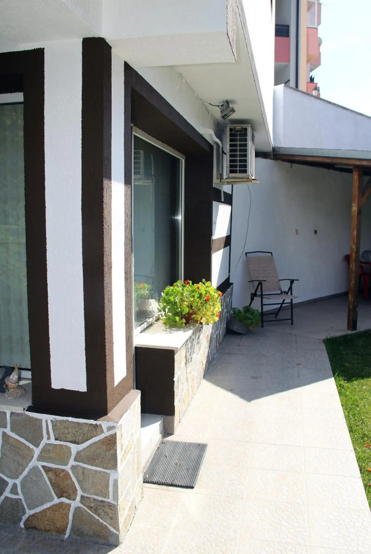 Perelik House