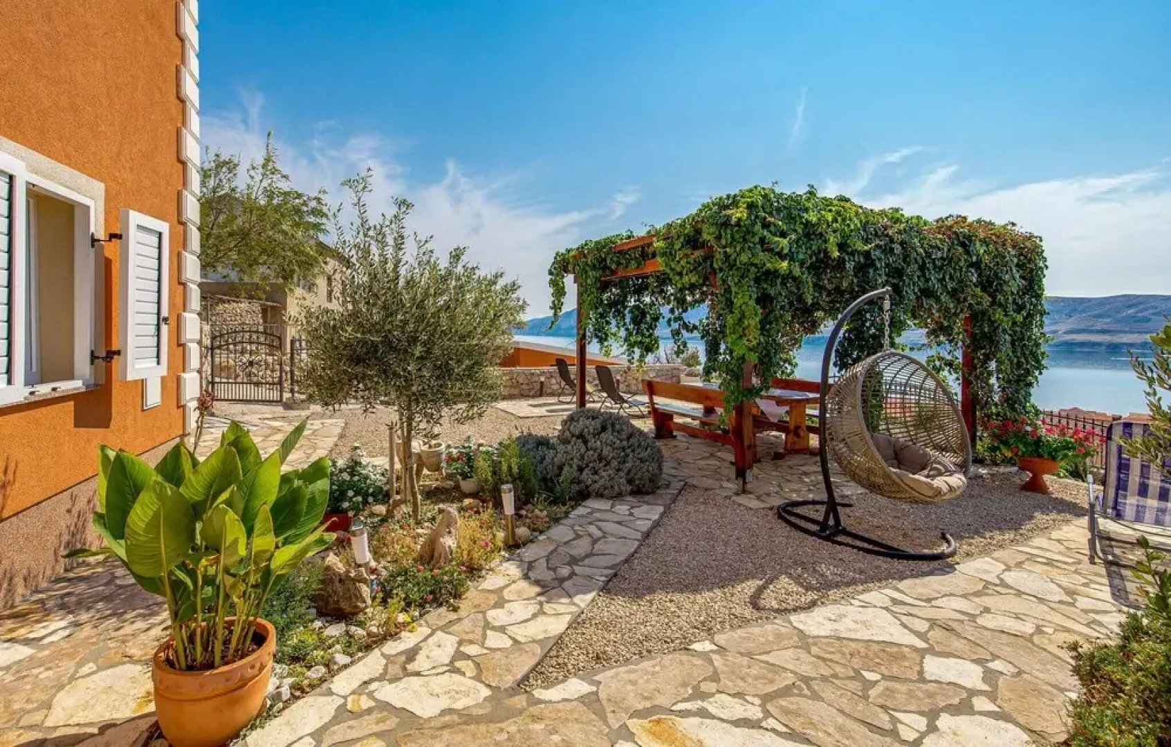 Nice Home in Zubovici With Wifi and 2 Bedrooms