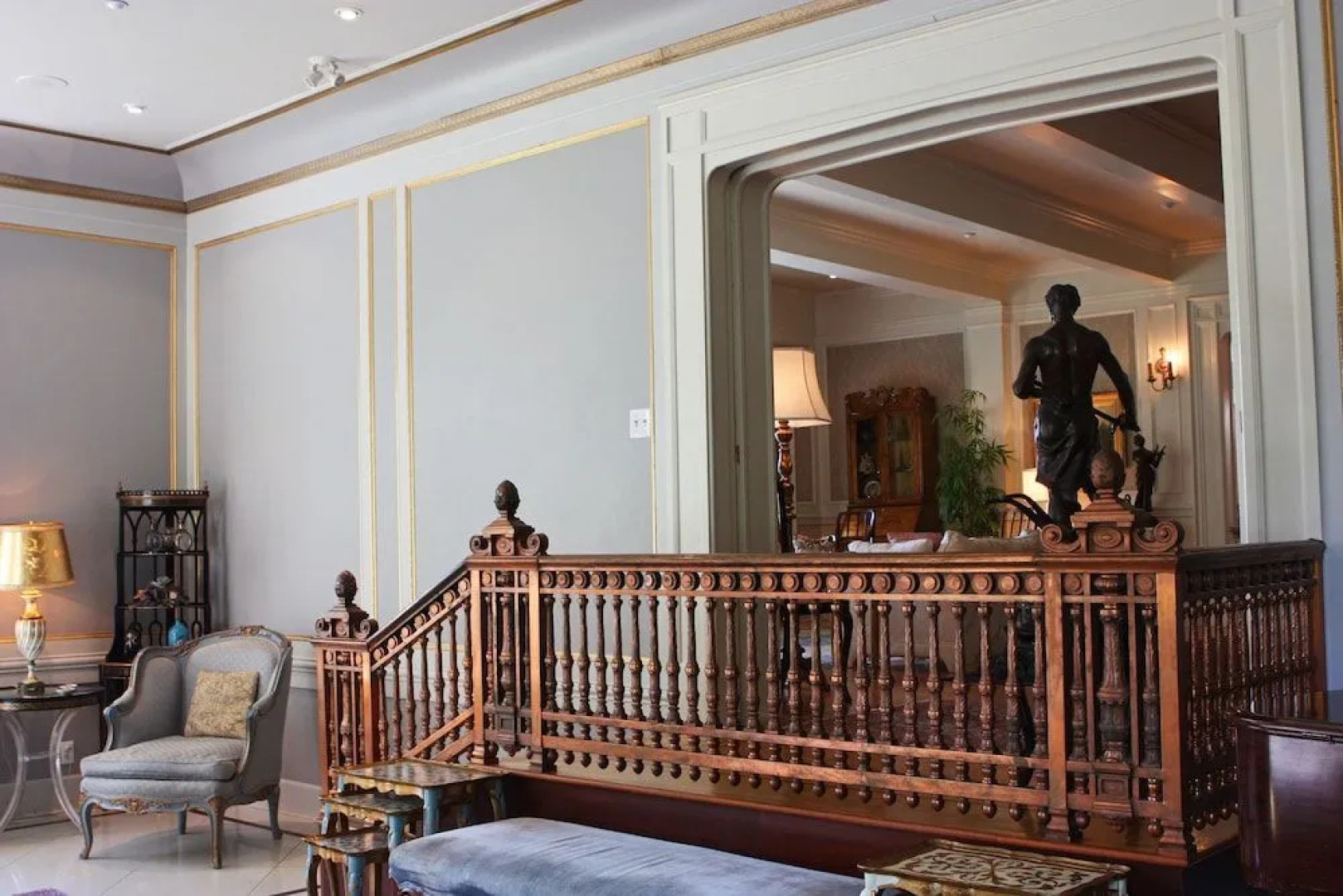 Rowena's Inn On The River