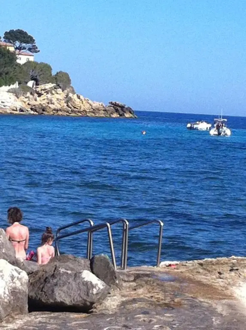 200m de la Plage ,3mn du Port a 50m du Centre Ville