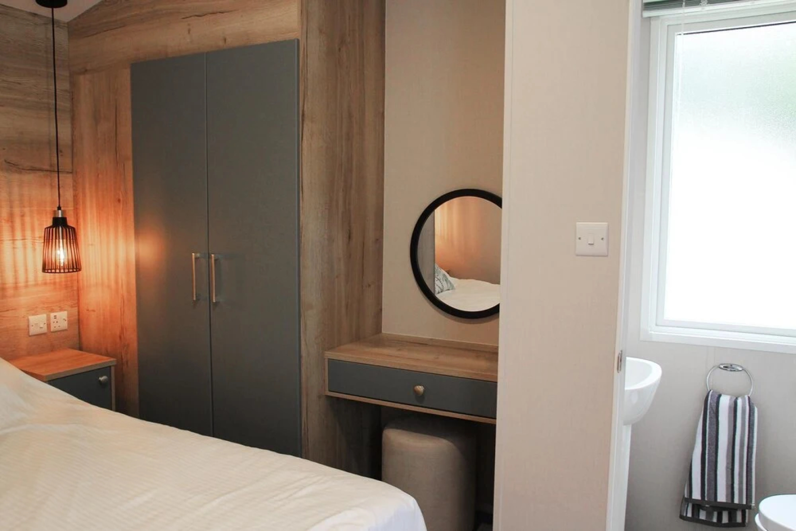 2 Bed Lodge Sleeps 6 - Holiday Park, Parking, Pets