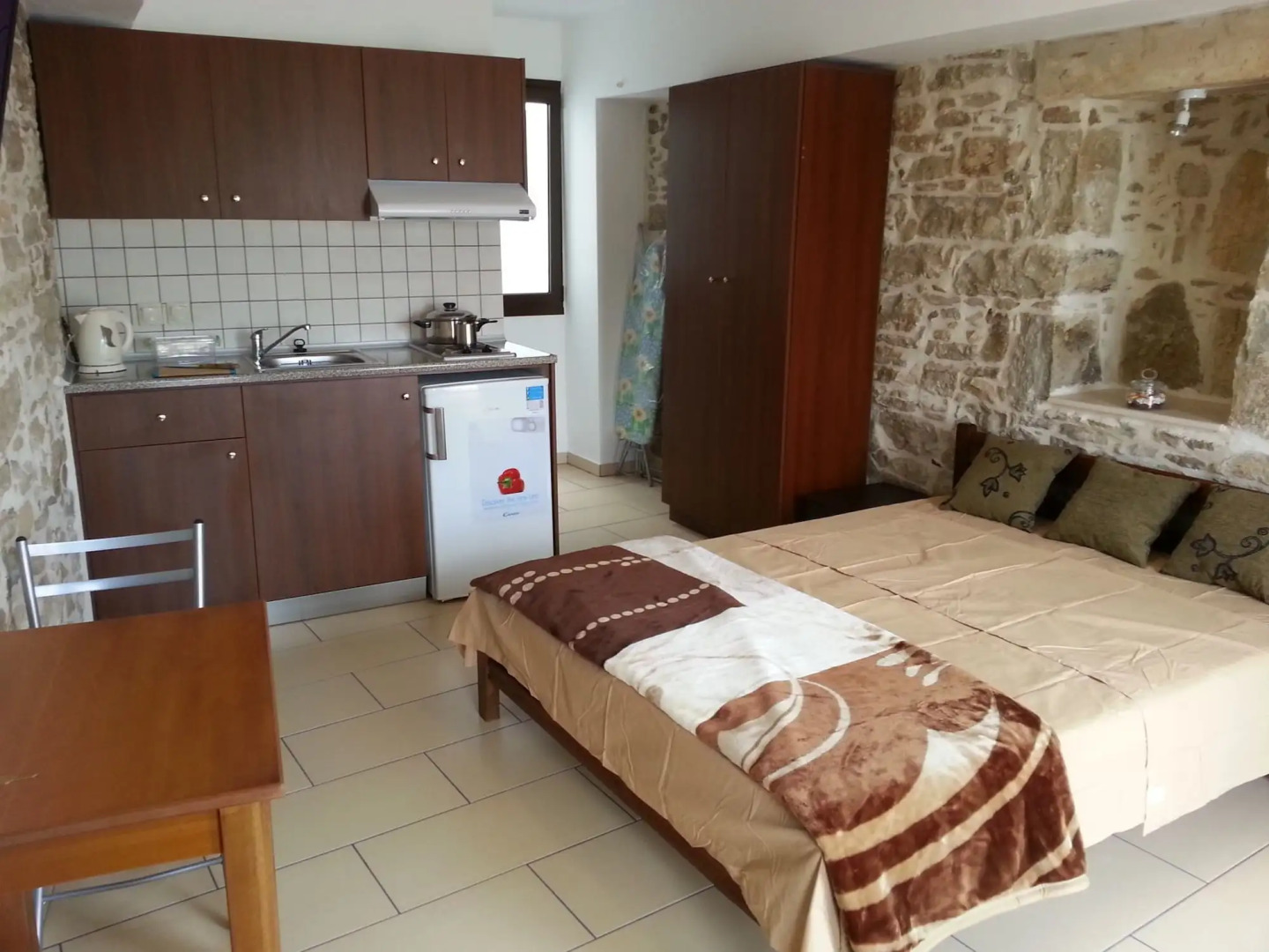 Vintage House Studio's Pitsidia Adults Only