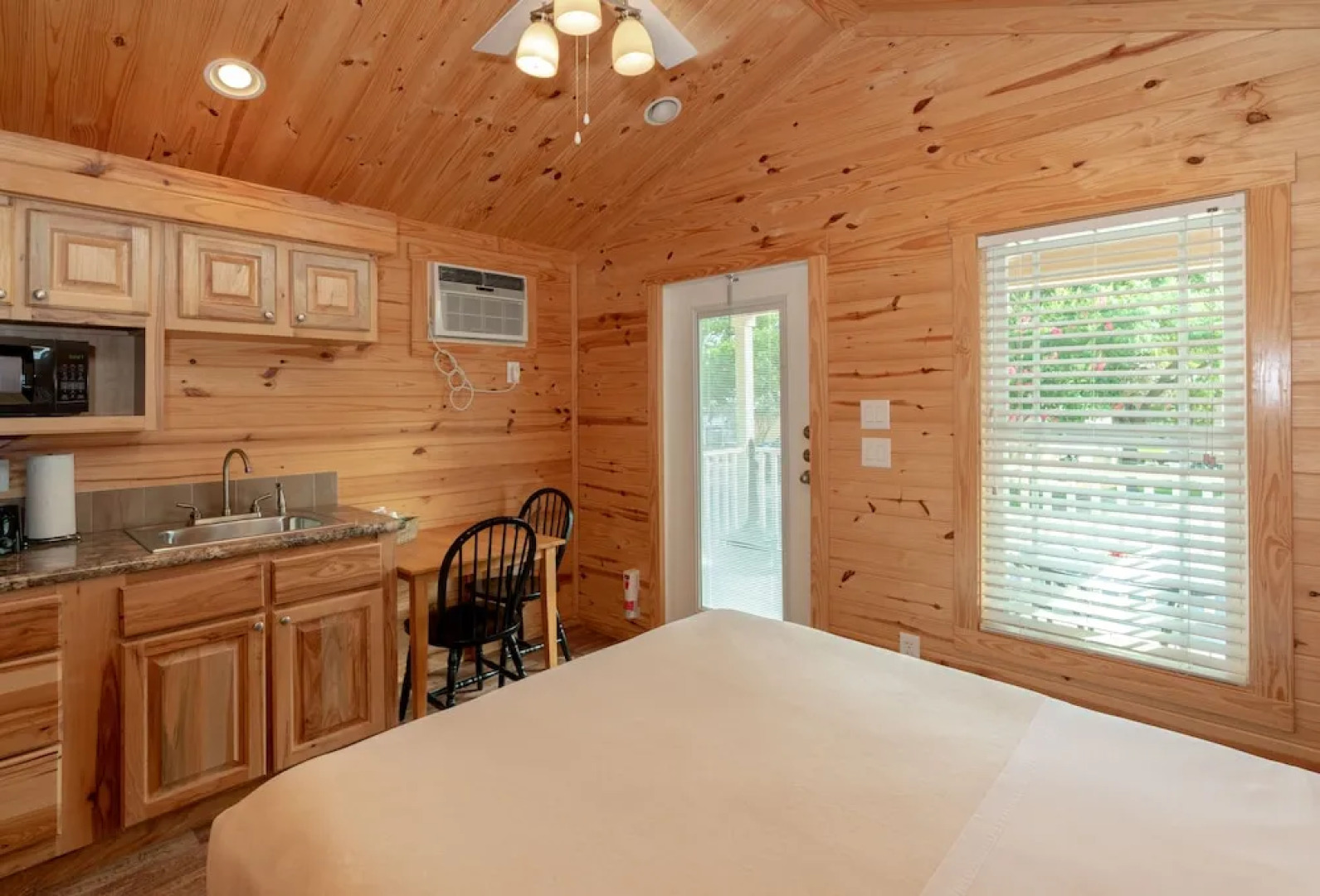 Hill Country Cottage and RV Resort