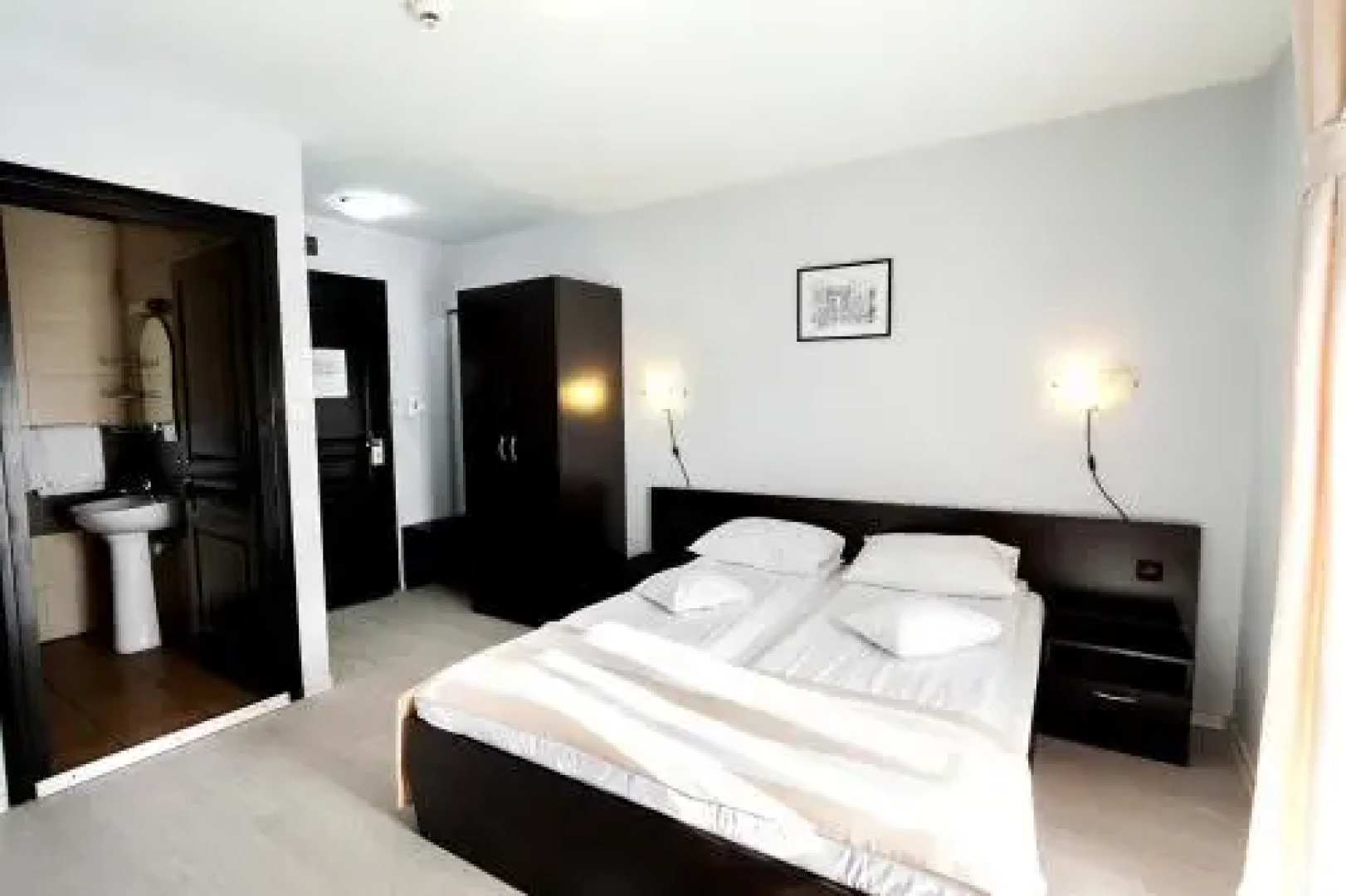 Astoria Hotel & Restaurant